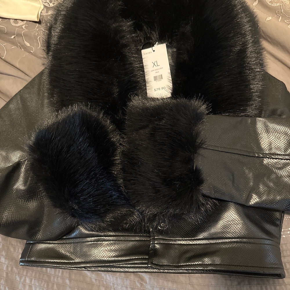 Akira Gisele Crop moto blazer